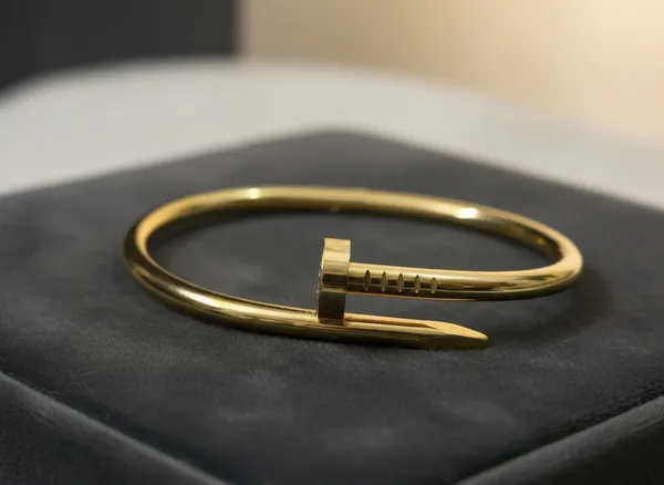 Gold_Nail_Bracelet_For_Women